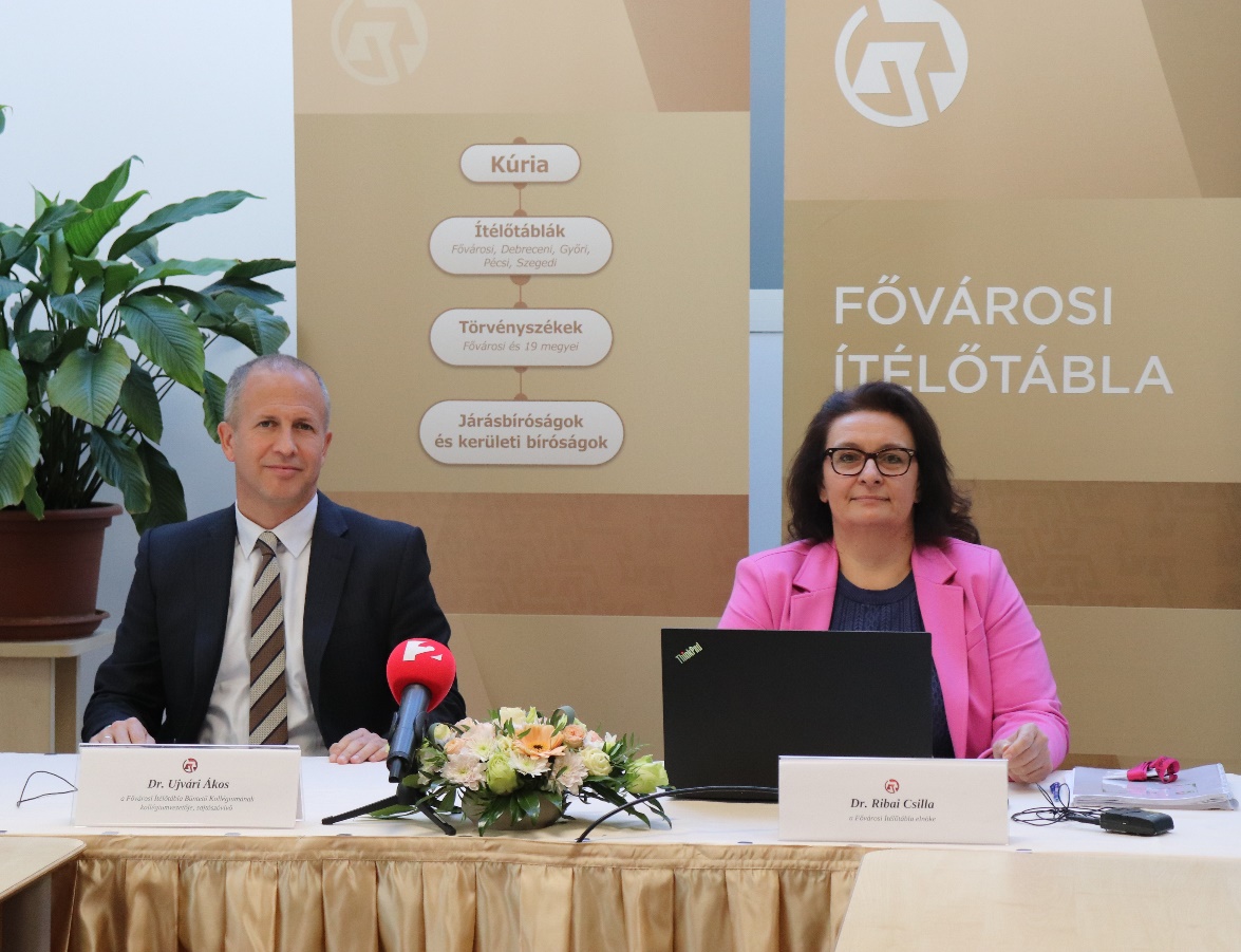 Elnök, és Sajtószóvivő