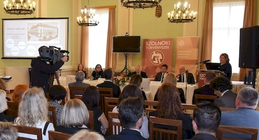 Kissné dr. Szabó Judit törvényszéki elnök beszéde 2023. április 25-én a Szolnoki Törvényszék dísztárgyalótermében tartott összbírói értekezleten