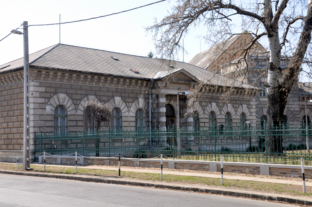Budapesti_Fegyh%C3%A1z_%C3%A9s_B%C3%B6rt%C3%B6n_02.jpg